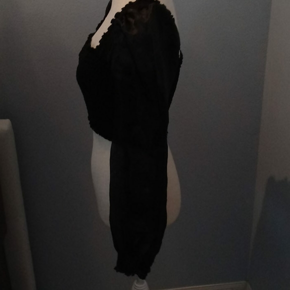 Black crop top with puff-sleeves - Picture 4 of 4